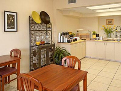 Baymont Inn & Suites Orlando/Universal Area レストラン 写真